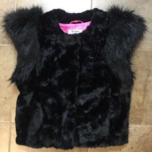 Skaist Taylor faux-fur vest, size small